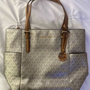 Michael Kors Sheila Large Signature Logo Tote Bag